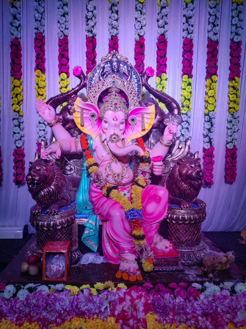 Estatua sentada del Señor Ganesha