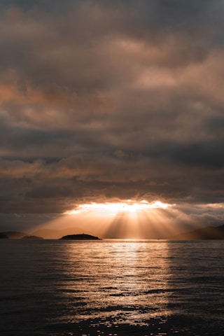 sunrays over sea