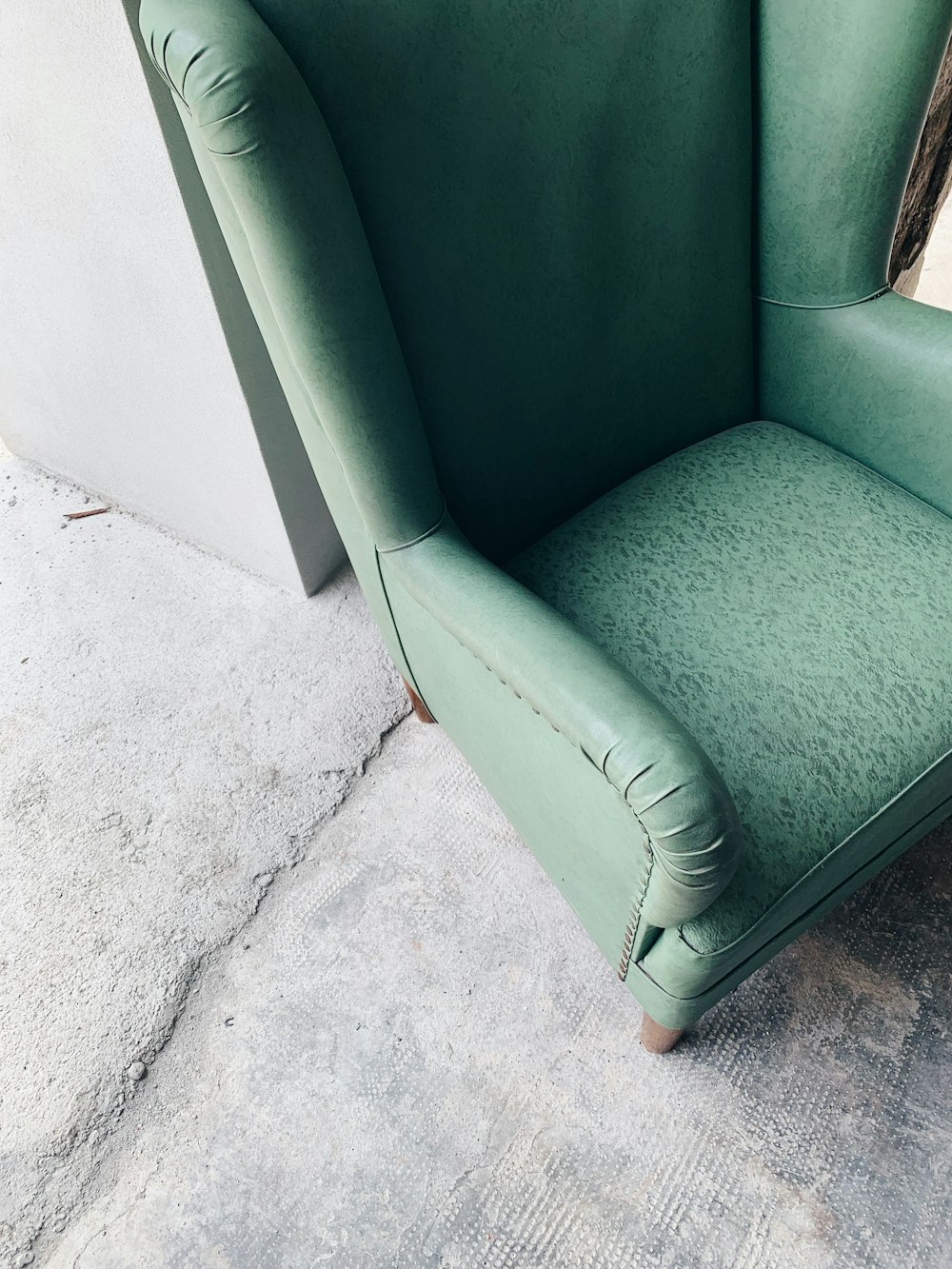 green leather padded sofa chair