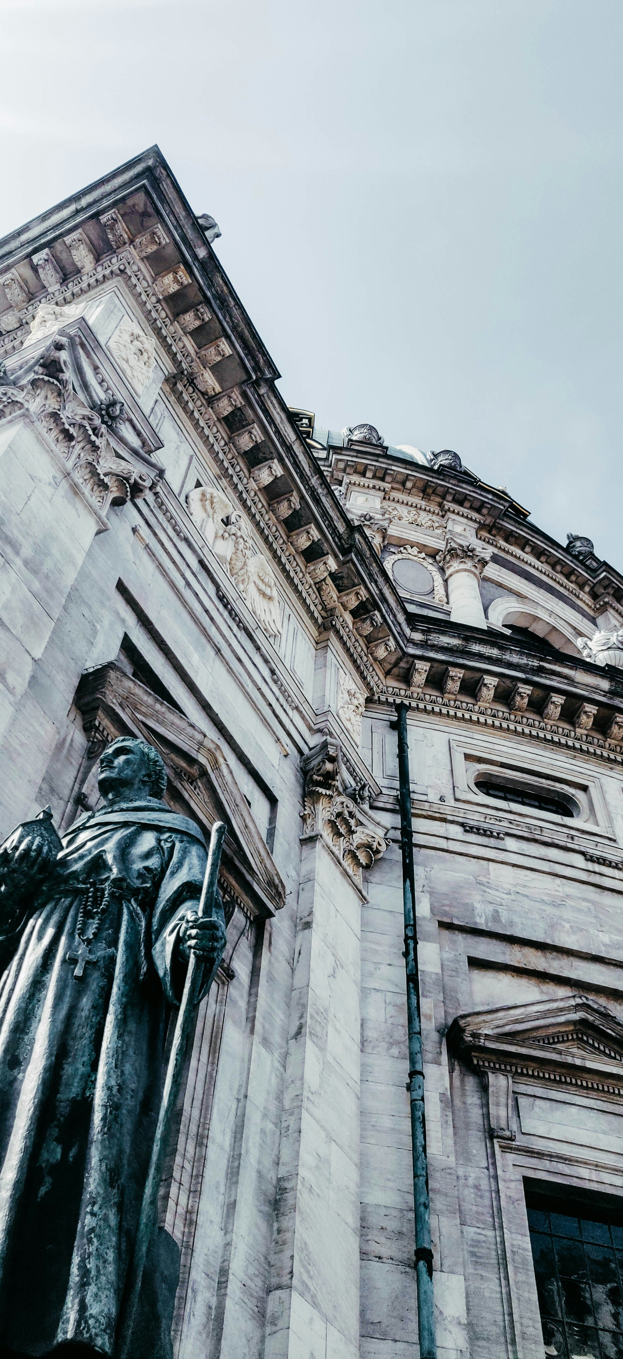 gray concrete building