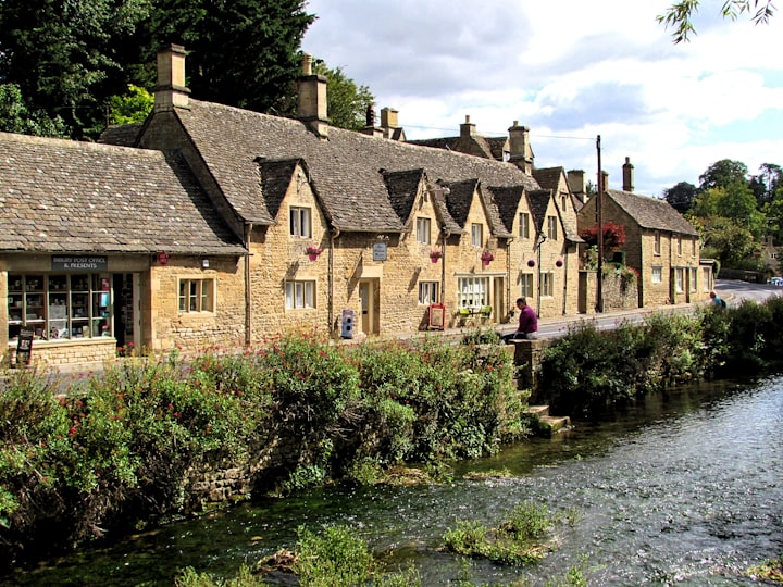 7 Best Places Stay & Eat in the Cotswolds!