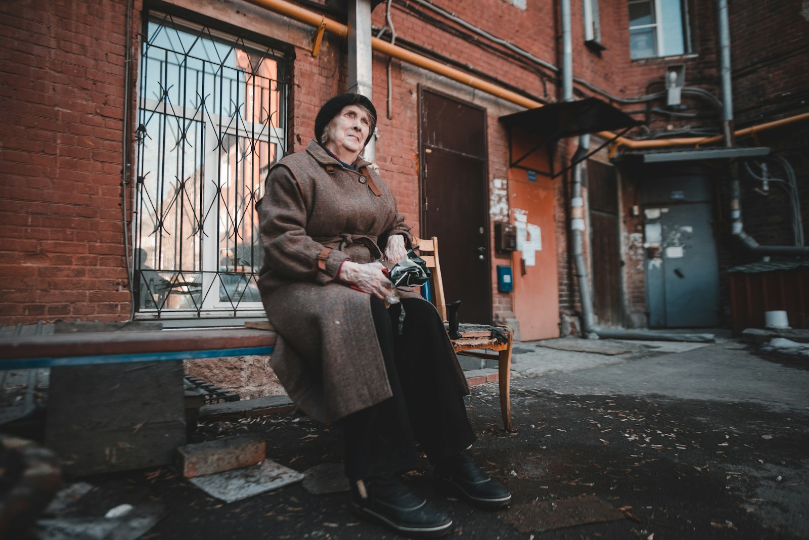 Nikon D610 + Nikon AF-S Nikkor 20mm F1.8G ED sample photo. Woman sitting on front photography