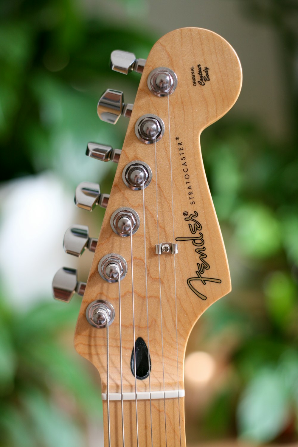 photo of brown fender electric guitar head