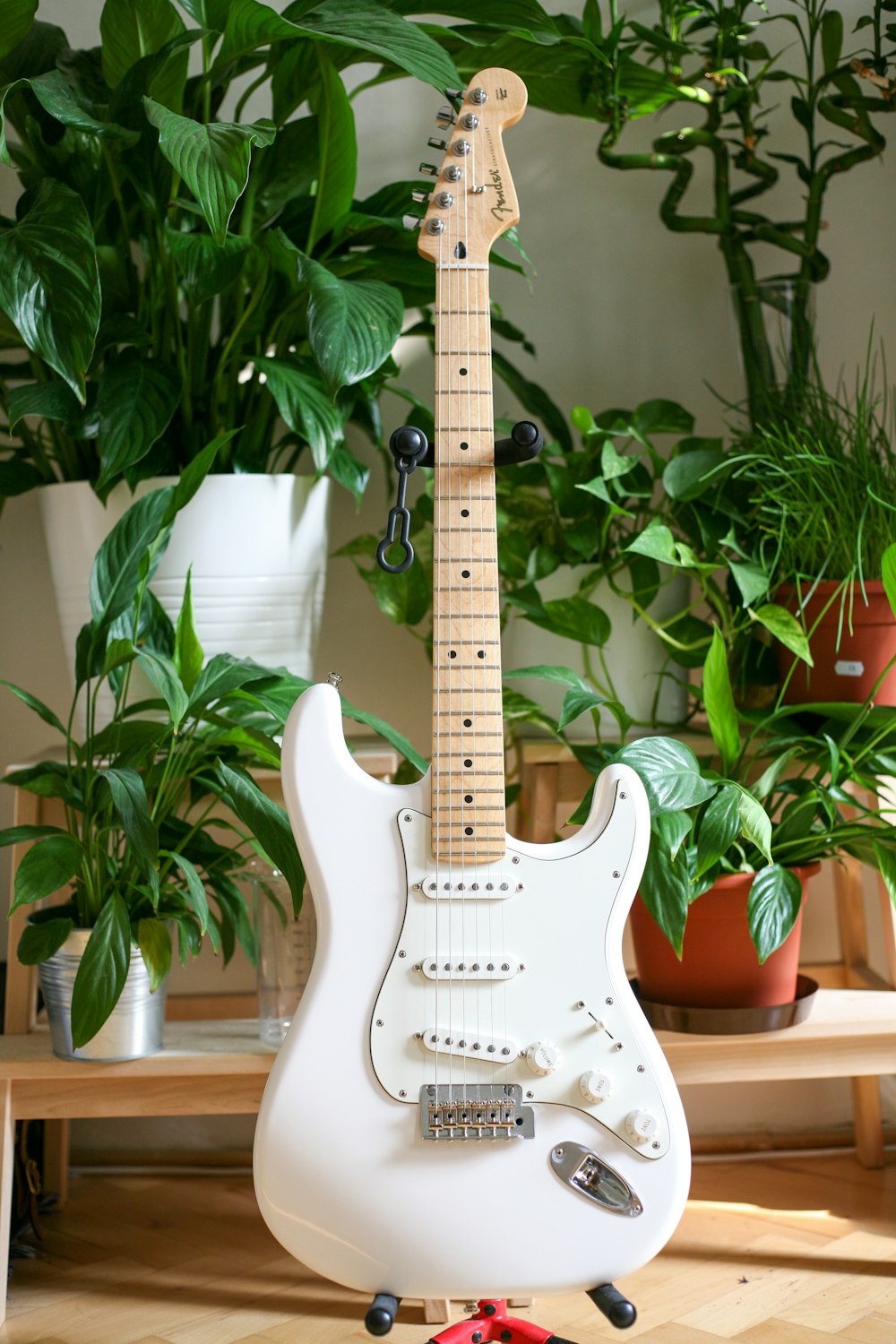 Guitarra eléctrica blanca