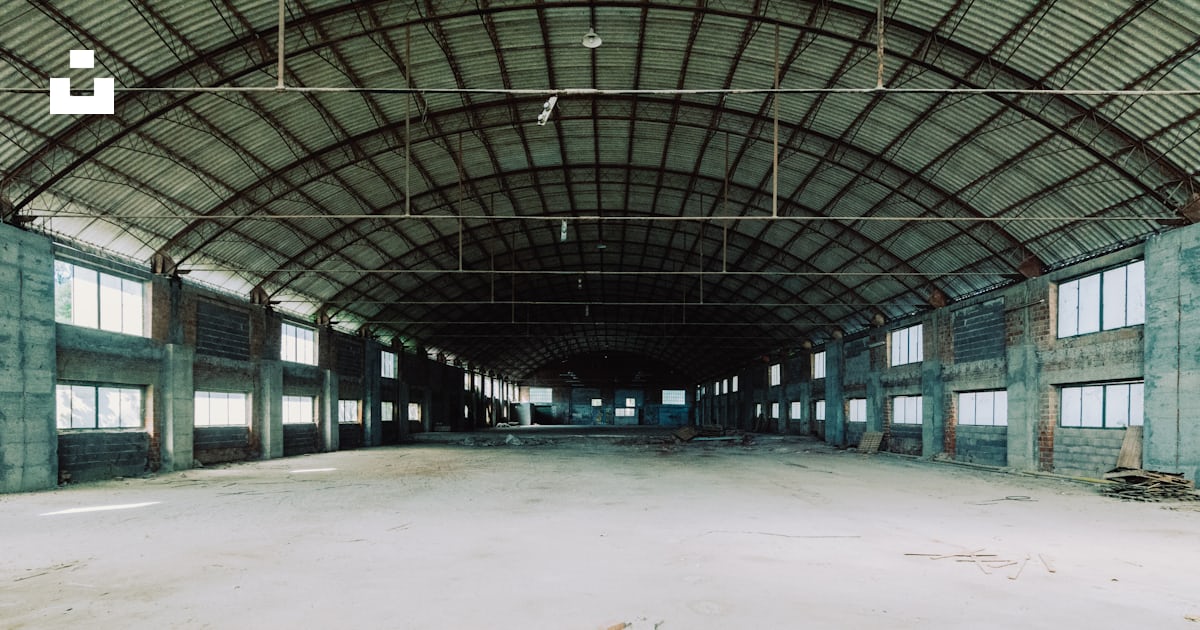 Empty field inside building photo – Free Sedico Image on Unsplash