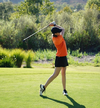 woman playing golf