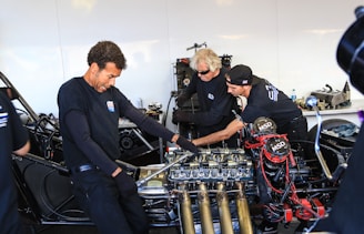 men's black long-sleeved shirt