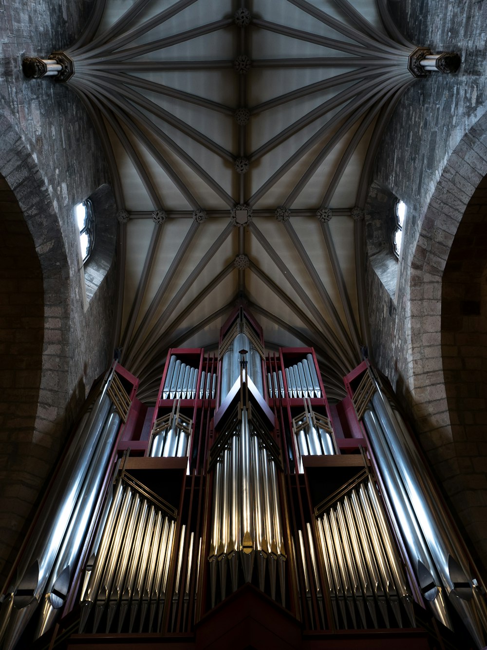 a large pipe in the ceiling of a church