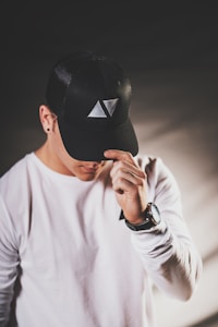 Topi Hitam Klasik