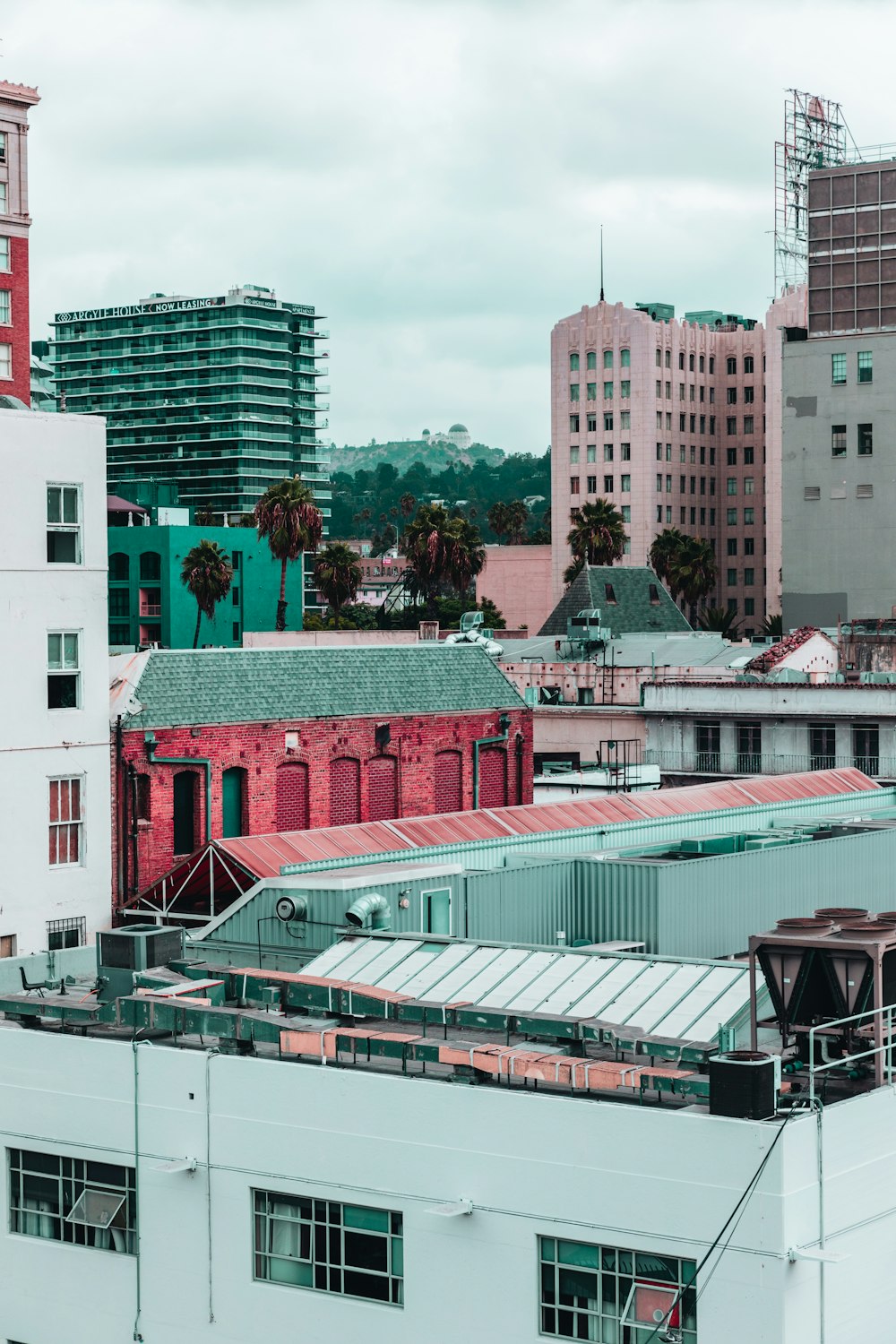 Una vista de una ciudad desde una azotea