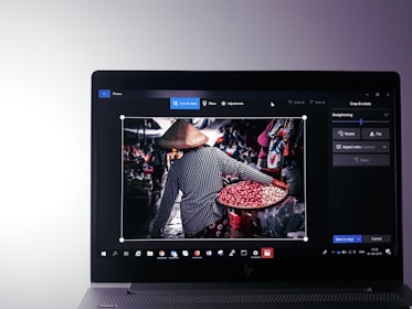 A laptop screen showing the VNPAY refund service interface.