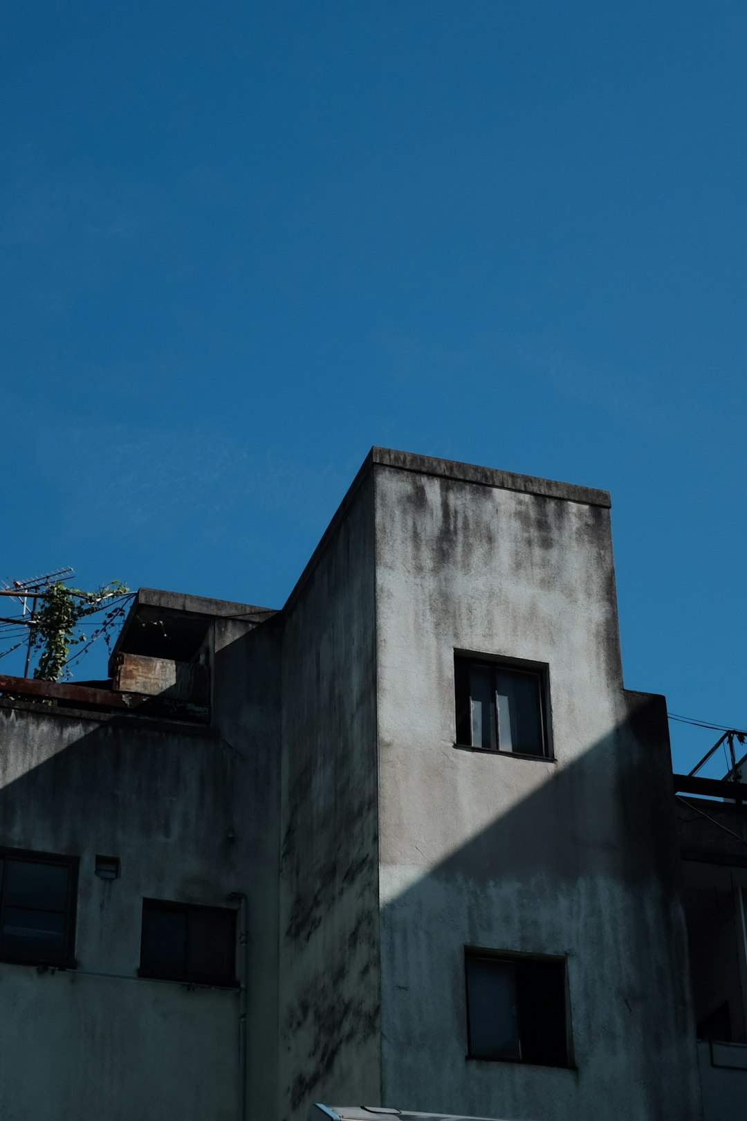 gray concrete building at daytime