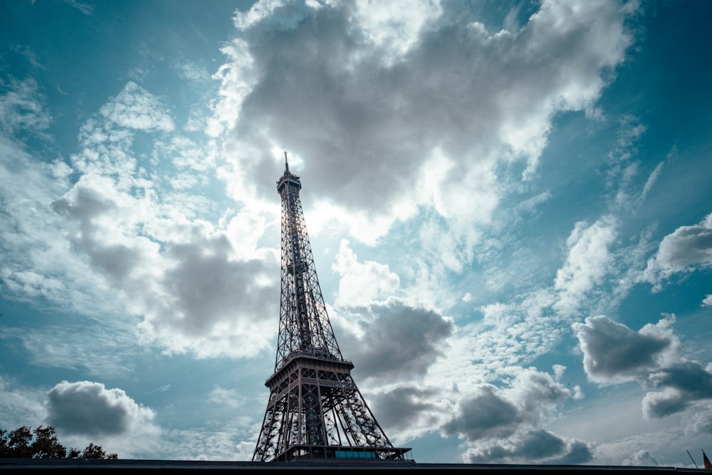 Eiffel tower at daytime close-up photography