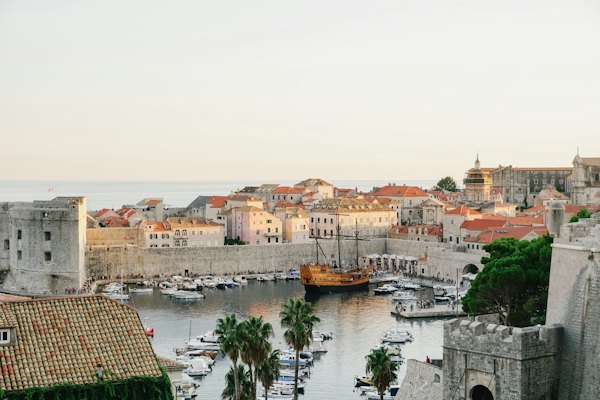 Boats on water near houses — Dubrovnik, Croatia