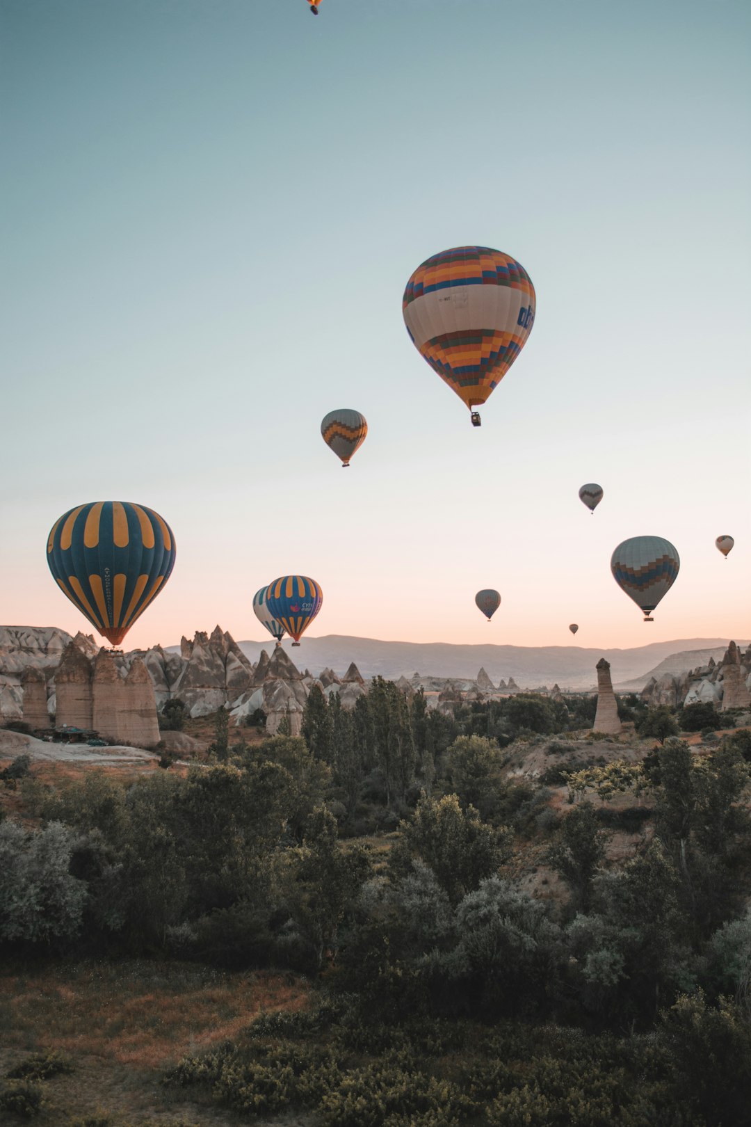 photo of Göreme Tarihi Milli Parkı Hot air ballooning near Kapadokya