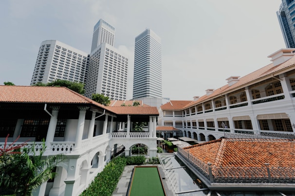 Historic architecture blending with modern life in the heart of Tlalpan.