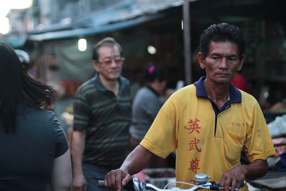 man holding bike's handle bar