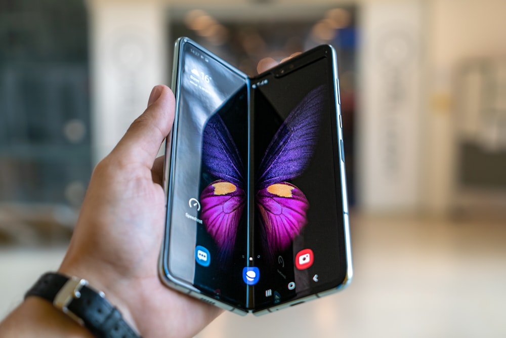 Samsung Galaxy Fold Pictures | Download Free Images on Unsplash