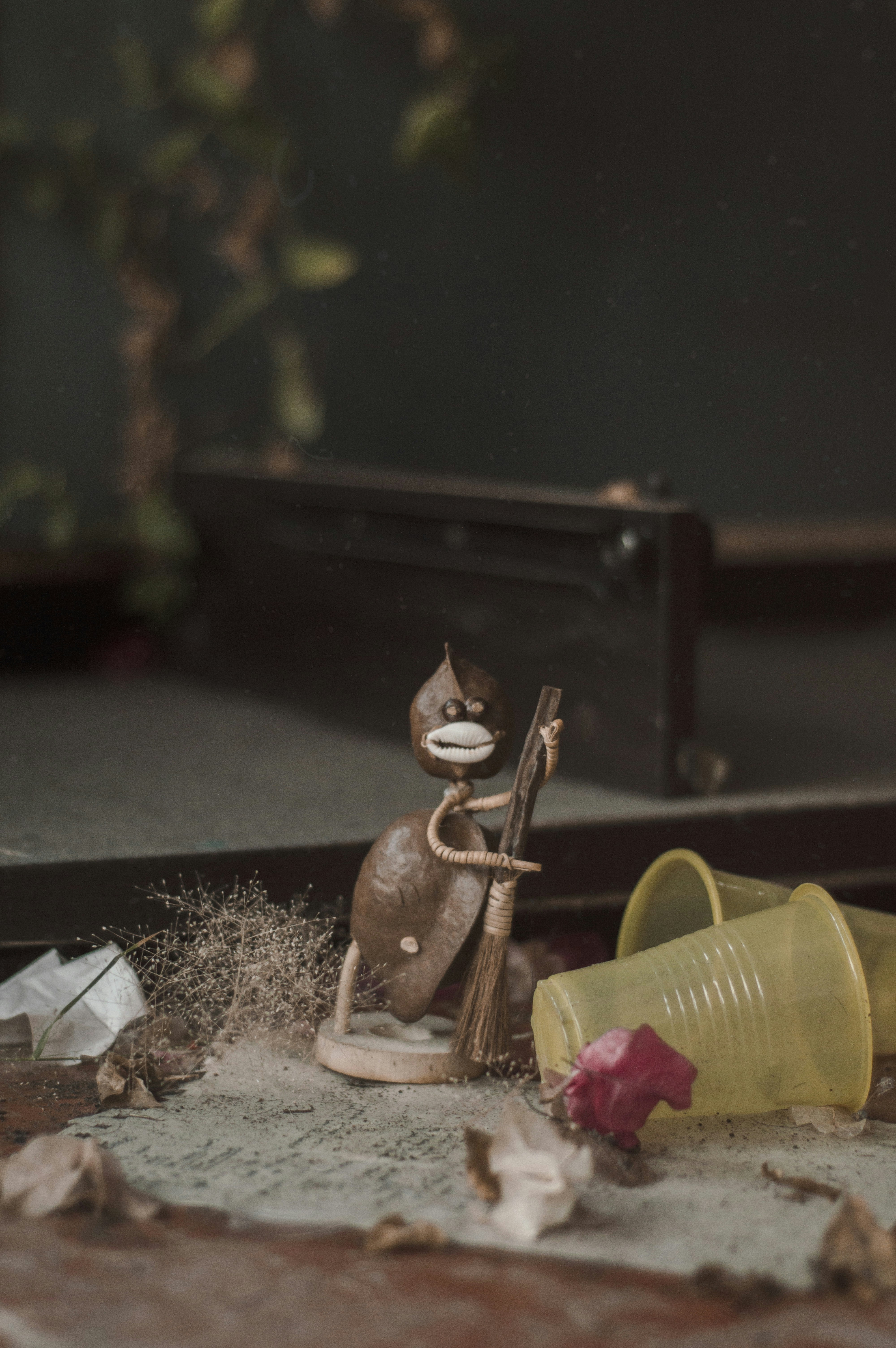 yellow plastic cup close-up photography