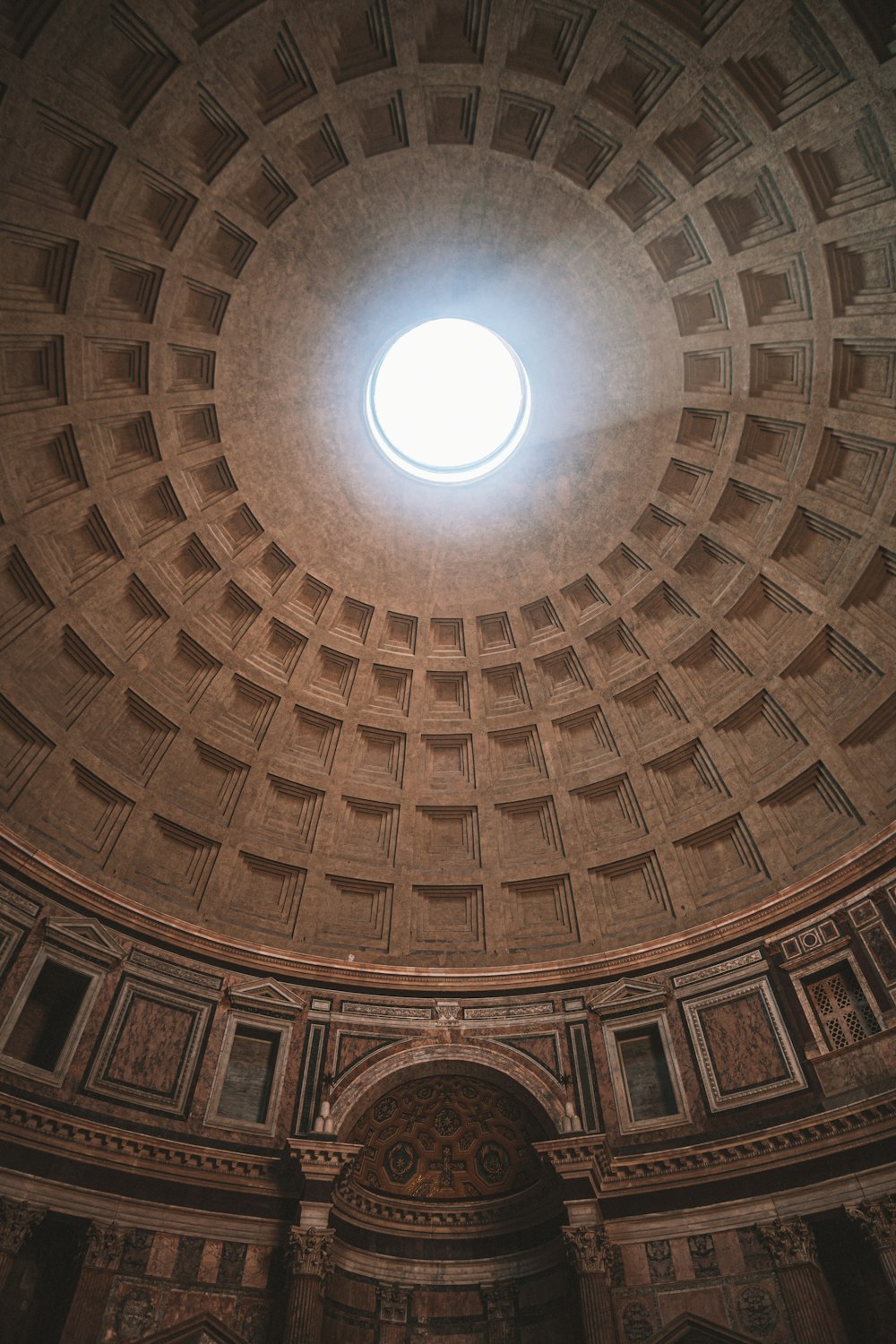 all'interno del tempio del Pantheon a Roma, Italia