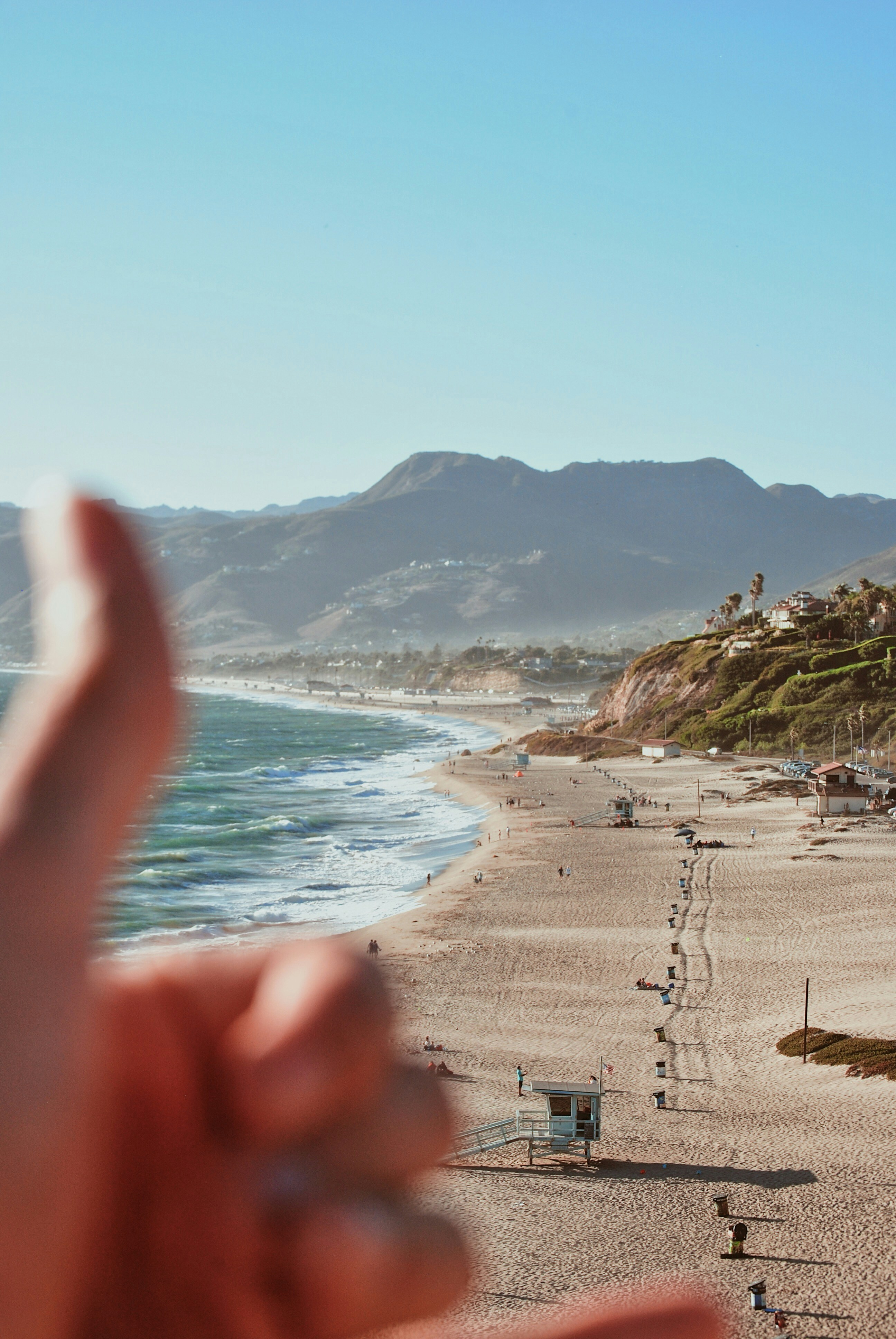 mano umana sinistra durante il giorno