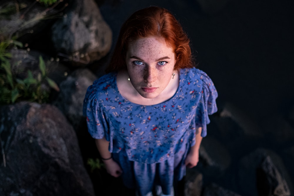 woman wearing blue scoop-neck shirt