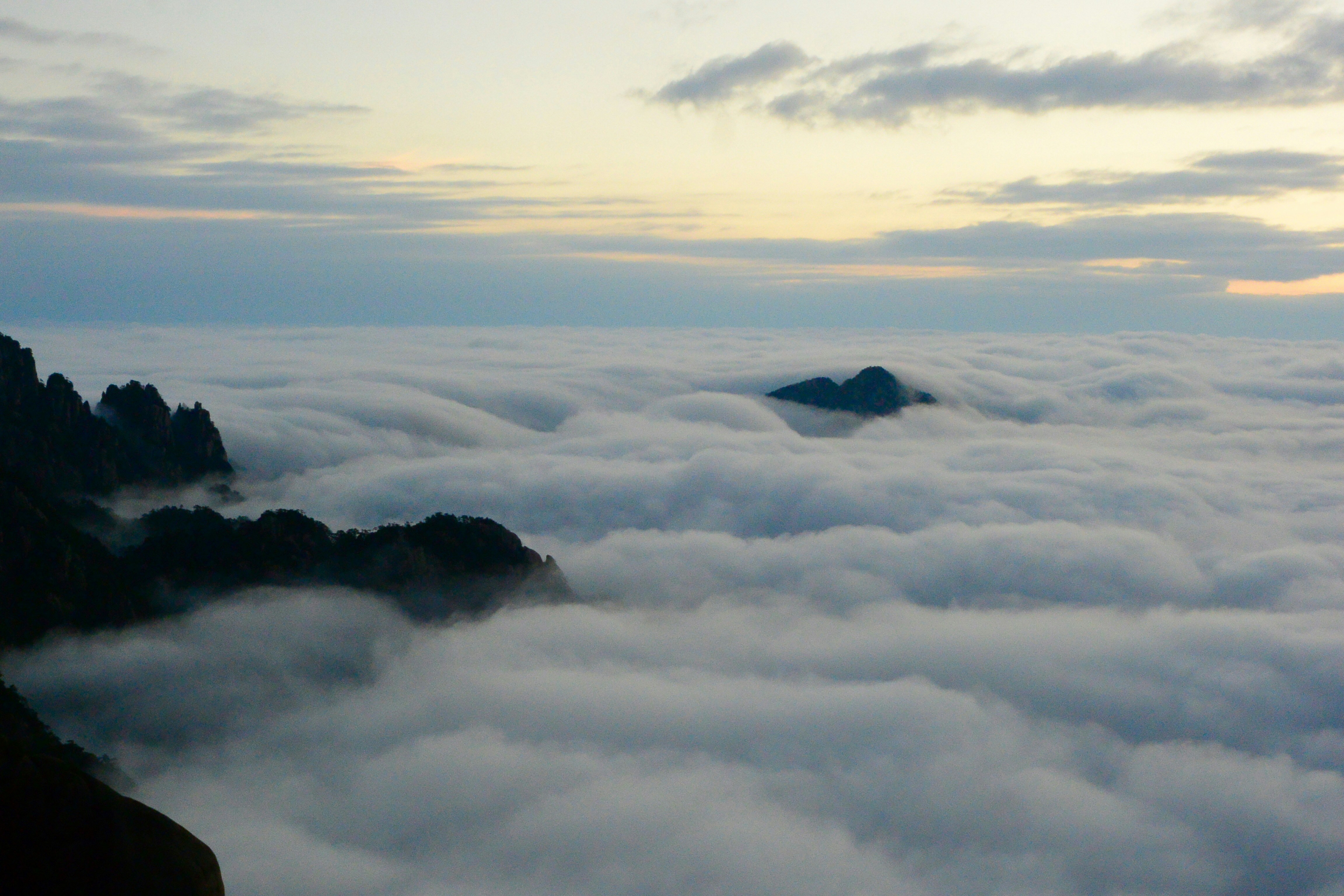 mountain above clouds at daytime
