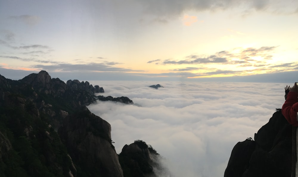 Montagnes Noires avec des nuages