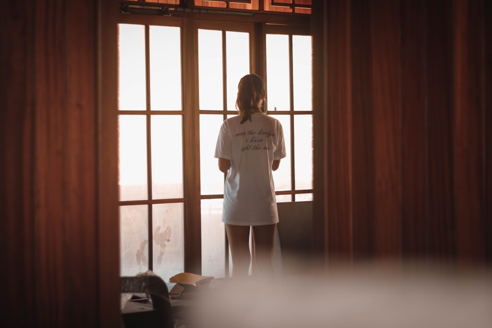 shallow focus photo of person in white T-shirt