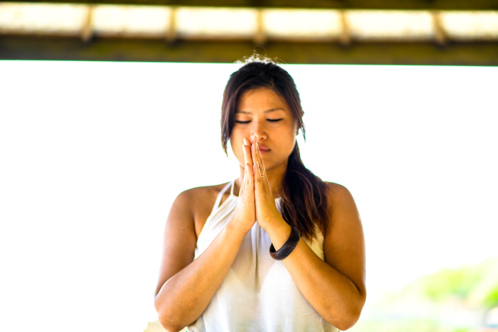 woman clapping her hands