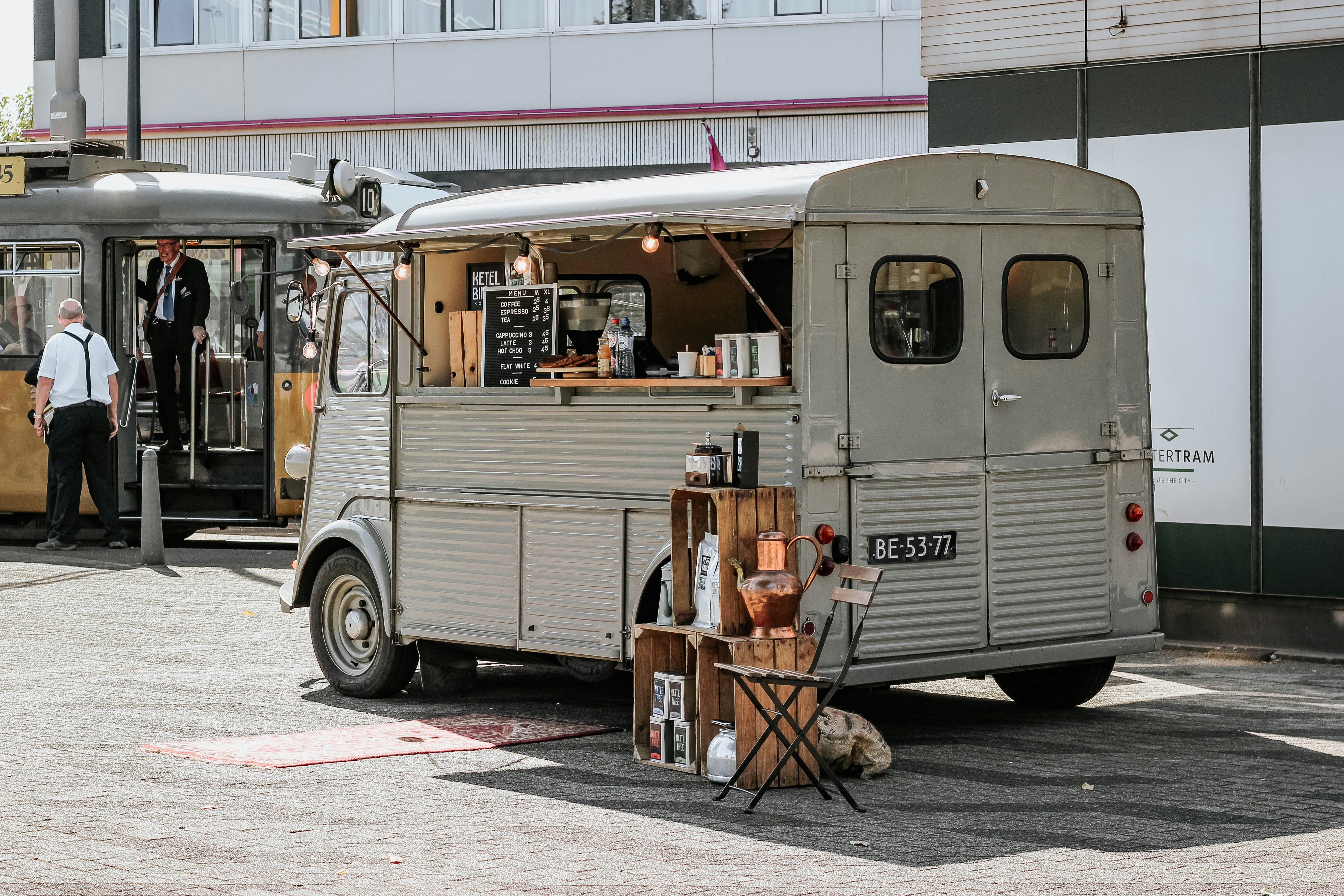 Mobile cooler trailer parked behind a restaurant - cold storage Fort Lauderdale