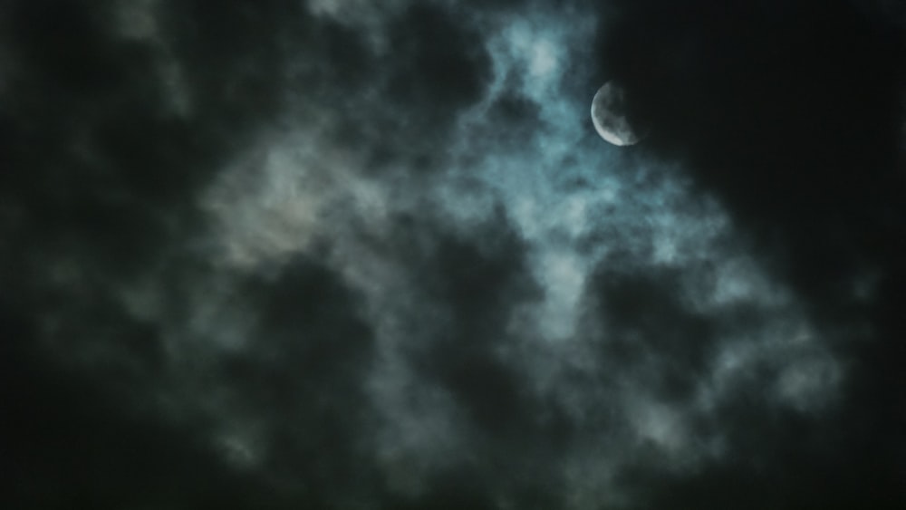 clouds during nighttime