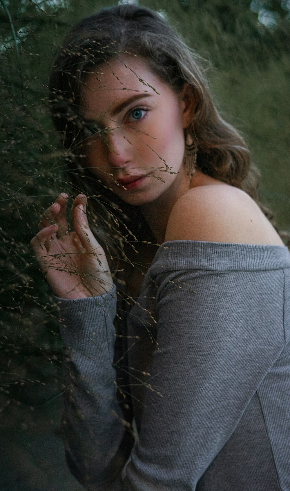 woman wearing grey off-shoulder long-sleeved top