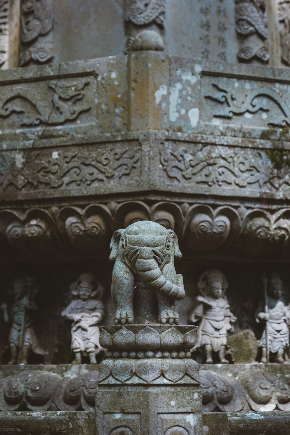 closeup photography of elephant statue