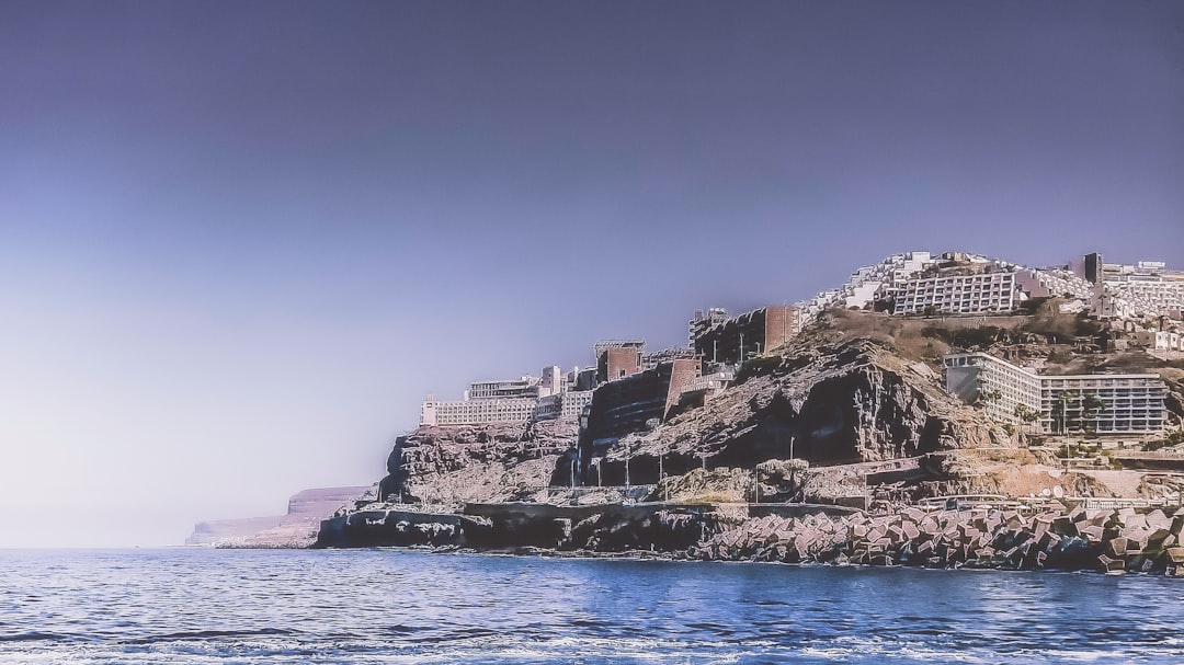 photo of Puerto Rico de Gran Canaria Cliff near Playa del Inglés