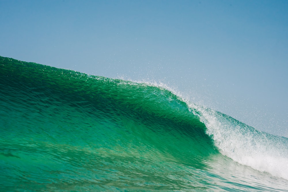 closeup photo of sea wave at daytime