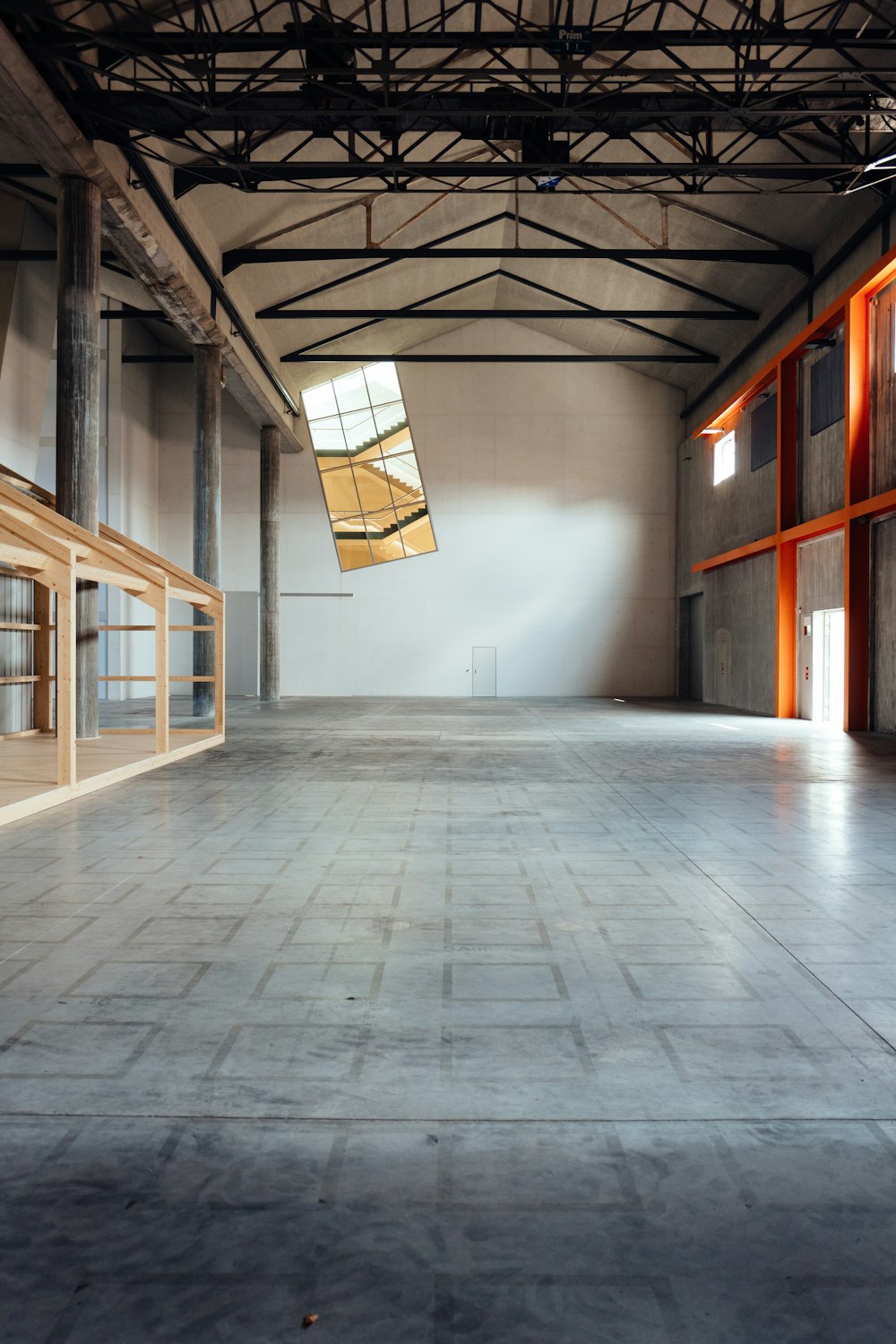 Intérieur d’un bâtiment en béton vide