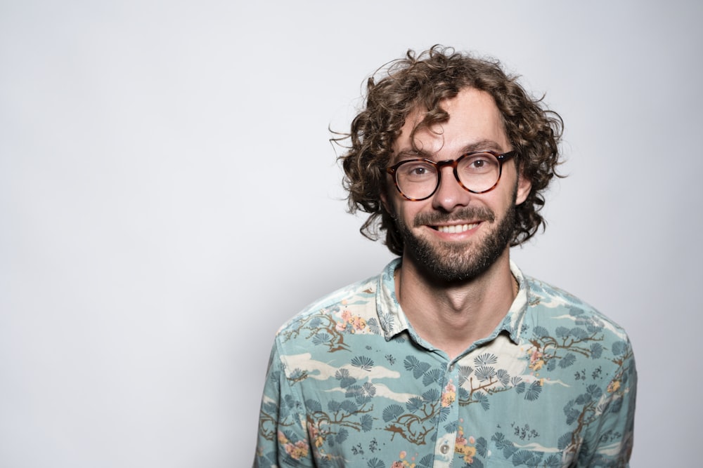 Homens azul e branco botão para cima top colarinho