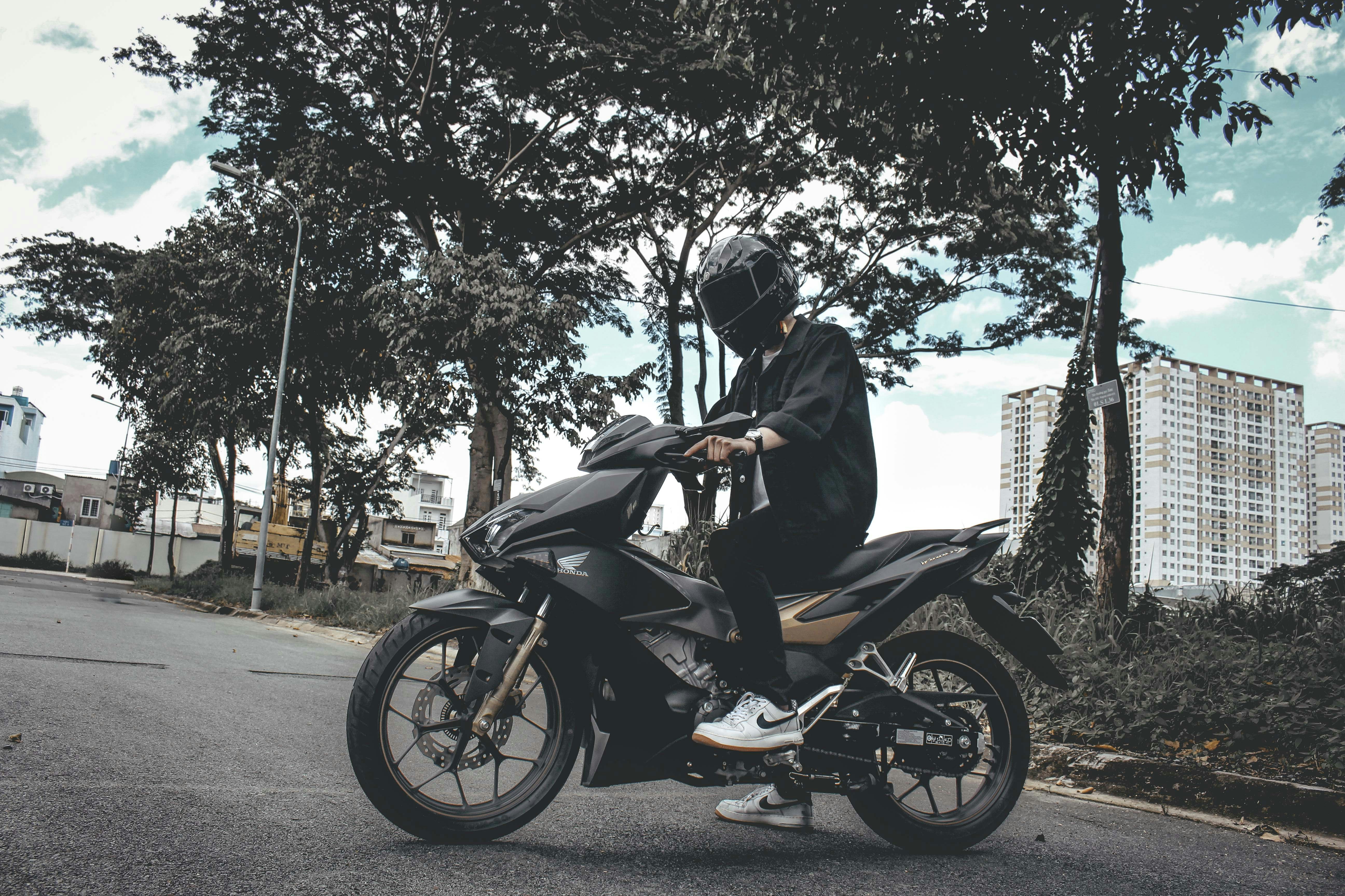 photo-1568622660596-bf28a64d6431?ixid=M3wxMjA3fDB8MXxzZWFyY2h8MTF8fGJva2VwJTIwaW5kbyUyMHRlcmJhcnV8ZW58MHx8fHwxNzUxOTIzMzIwfDA\u0026ixlib=rb-4.1.0