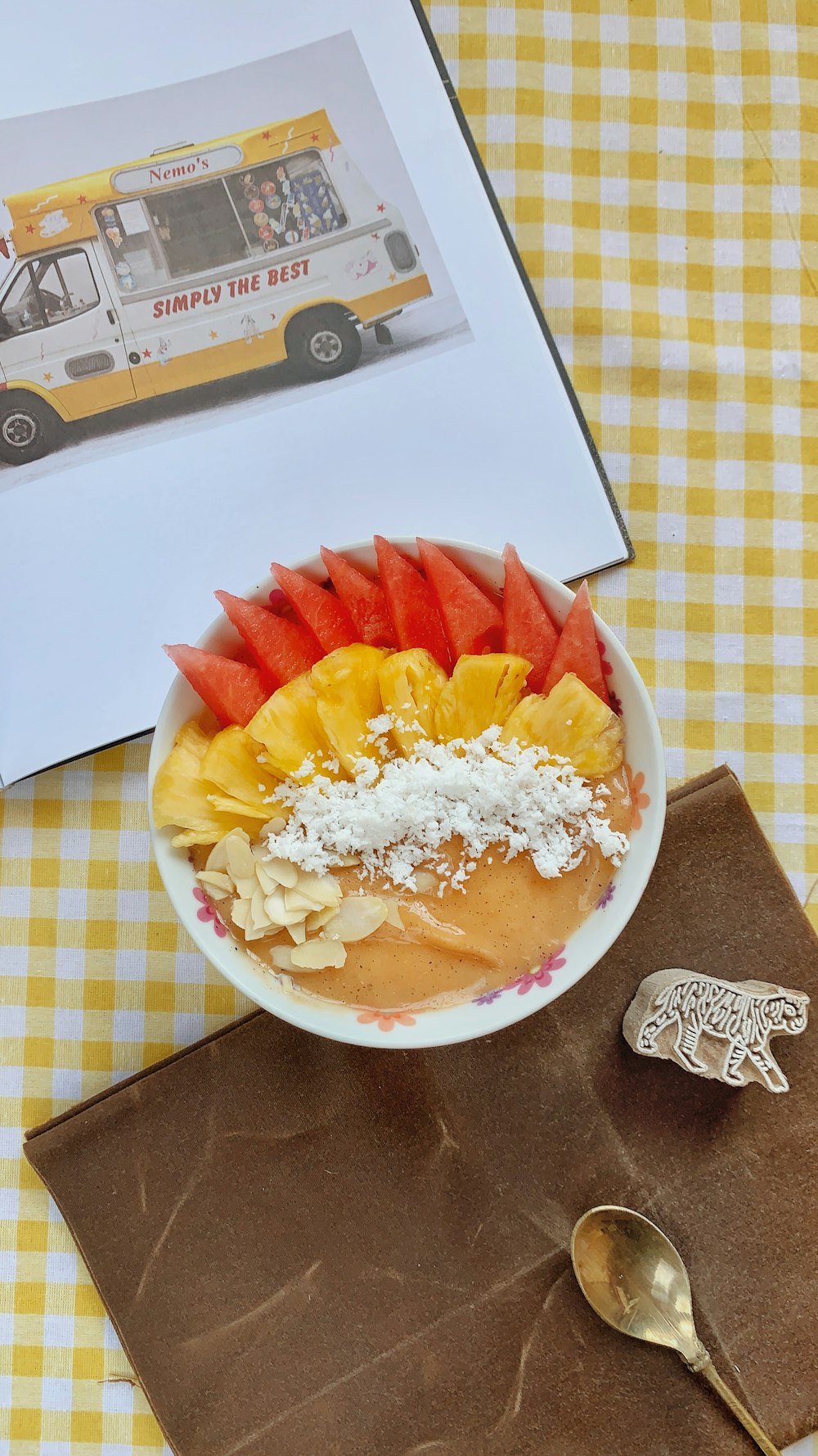 sliced fruits in bowl