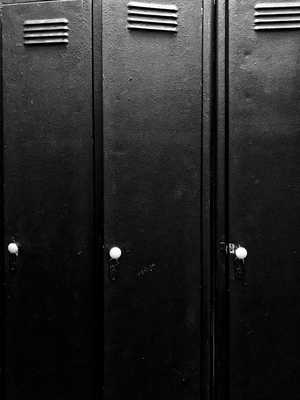 Armoire en métal noir