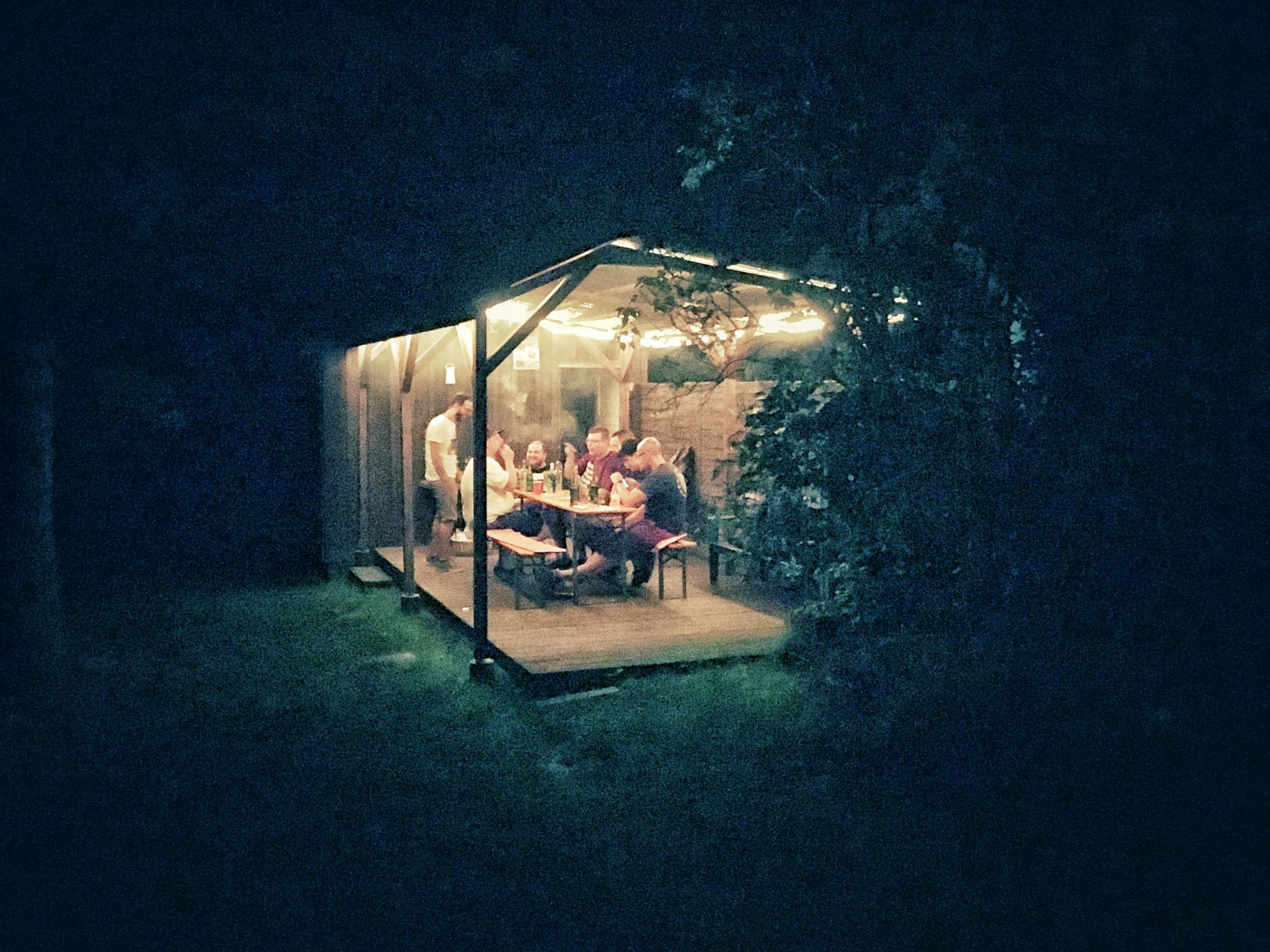 gray computer monitor