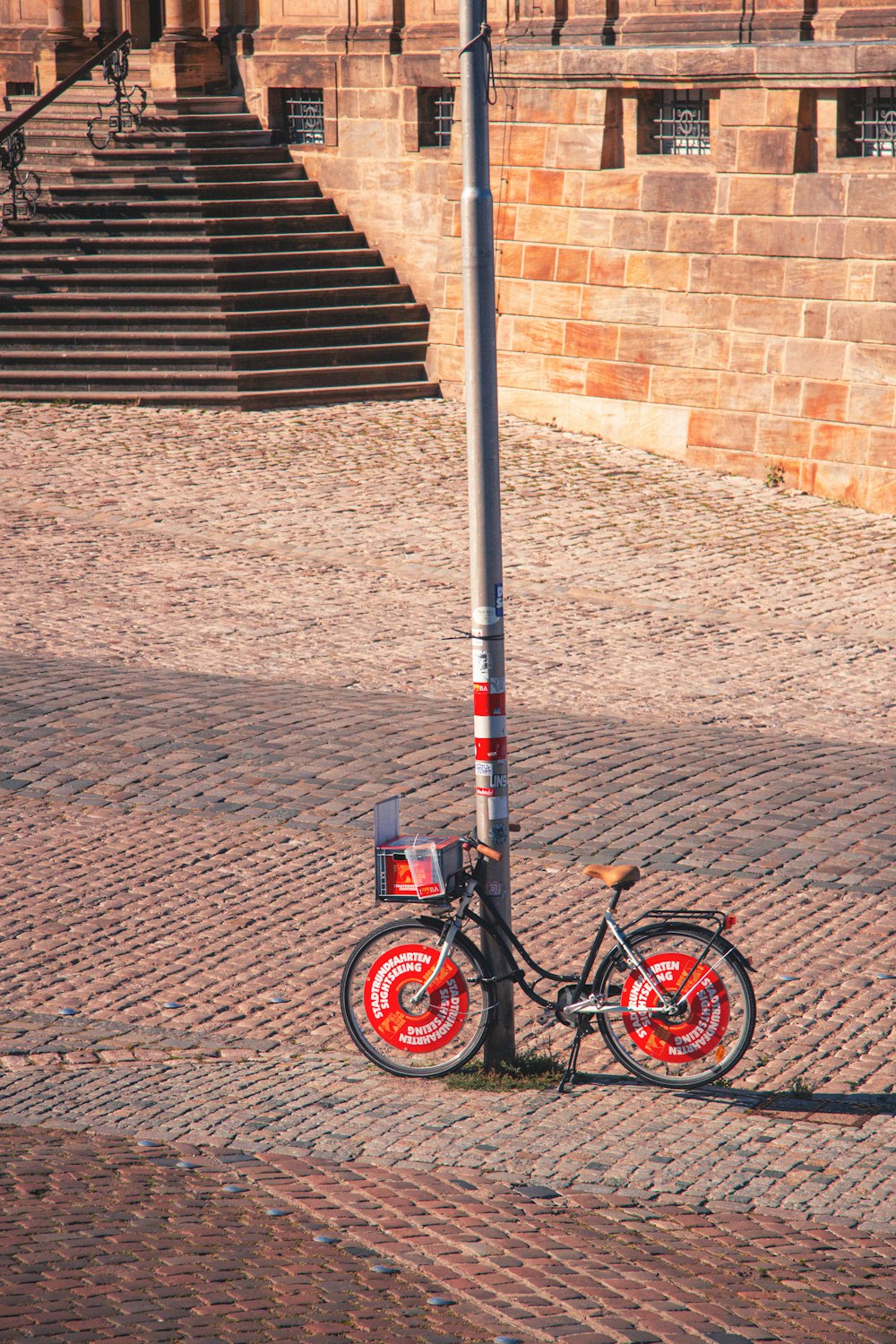 gray bicycle