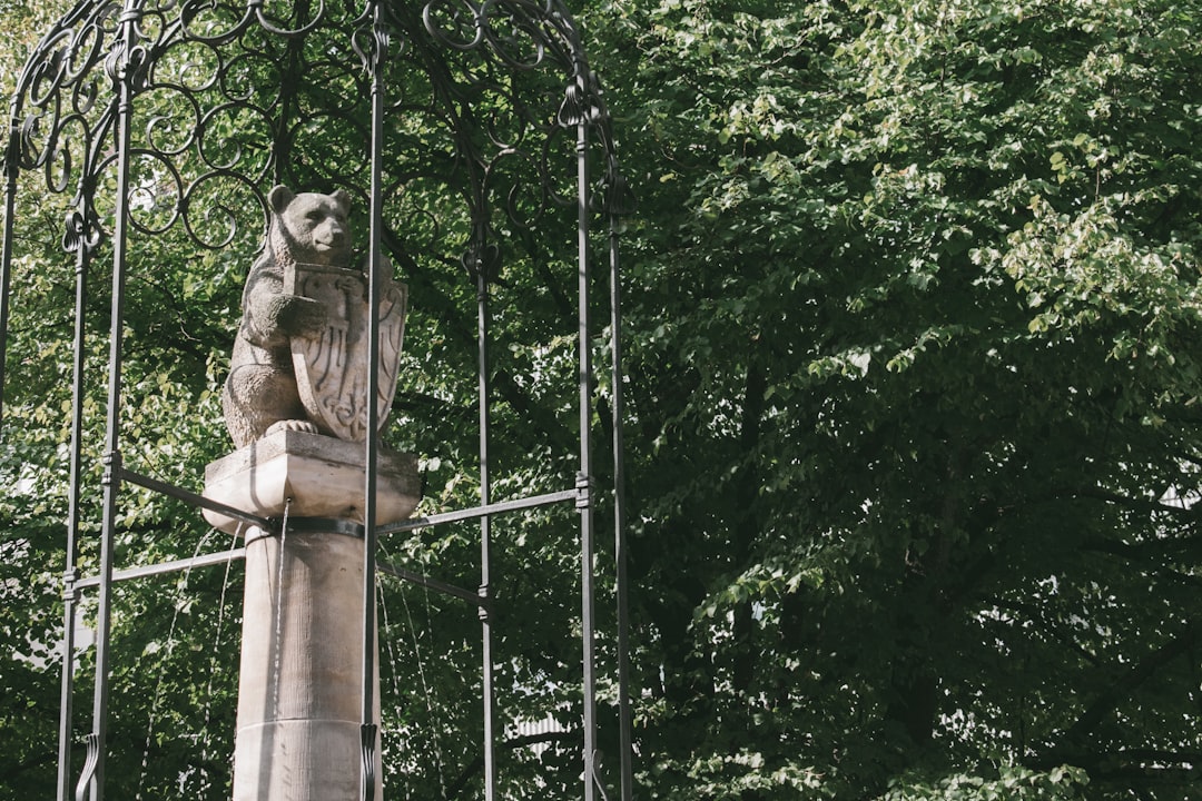 concrete statue at daytime