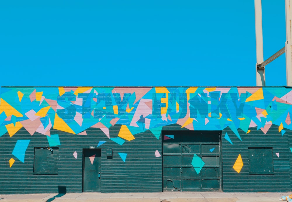 mehrfarbige Graffiti-Wand