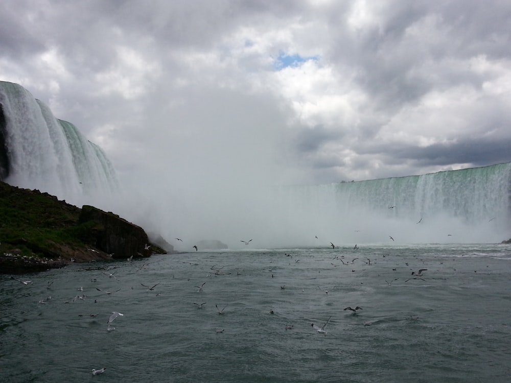 niagara falls during daytime