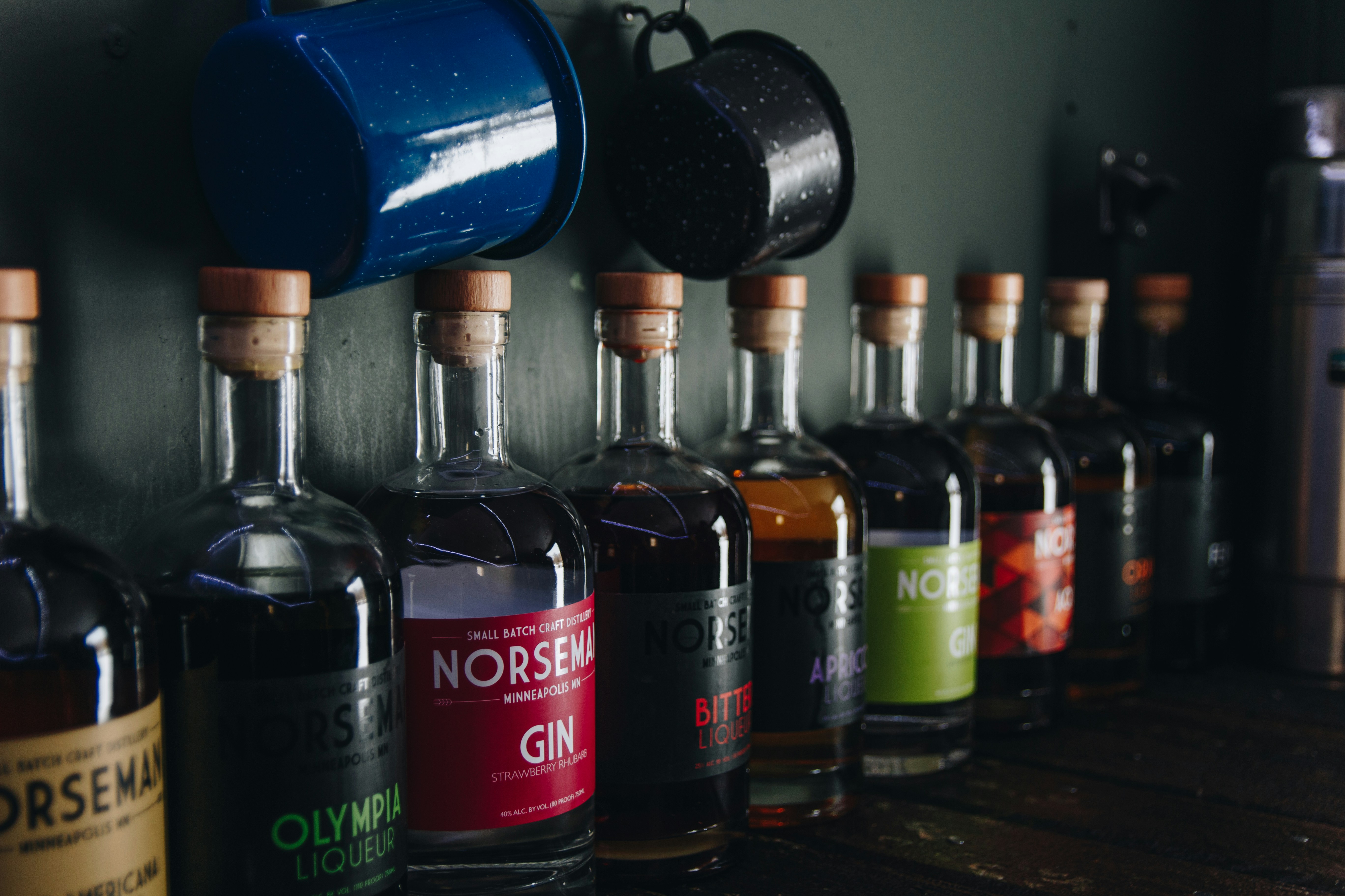 lote de botellas de marcas surtidas