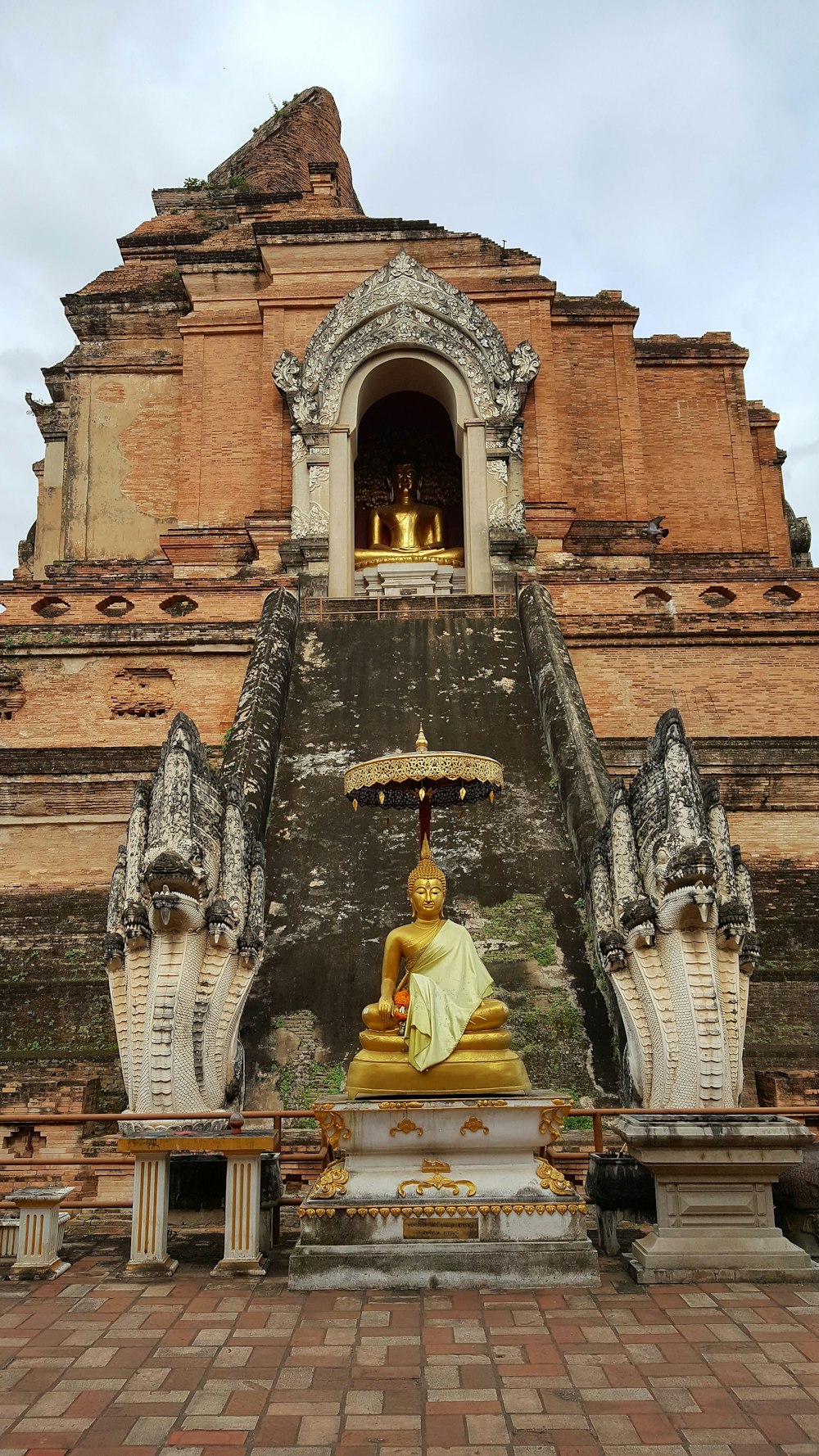 고타마 부처님 동상