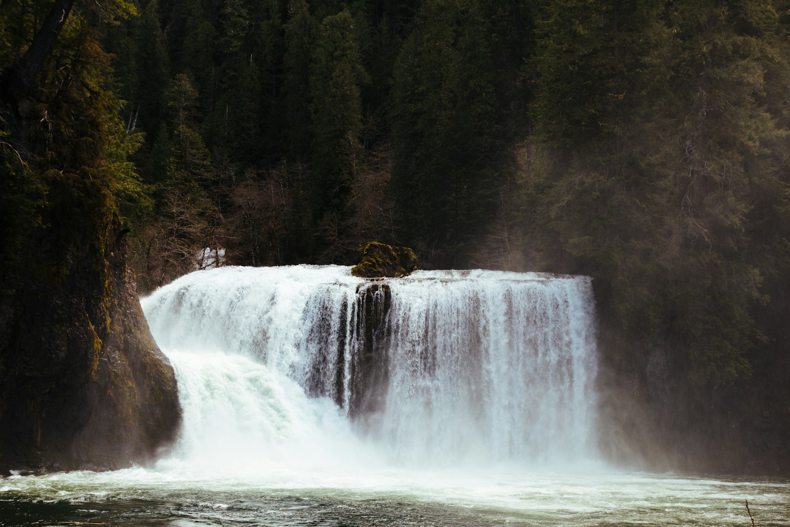 Canon EOS 700D (EOS Rebel T5i / EOS Kiss X7i) + Tamron 16-300mm F3.5-6.3 Di II VC PZD Macro sample photo. Waterfalls with trees on photography