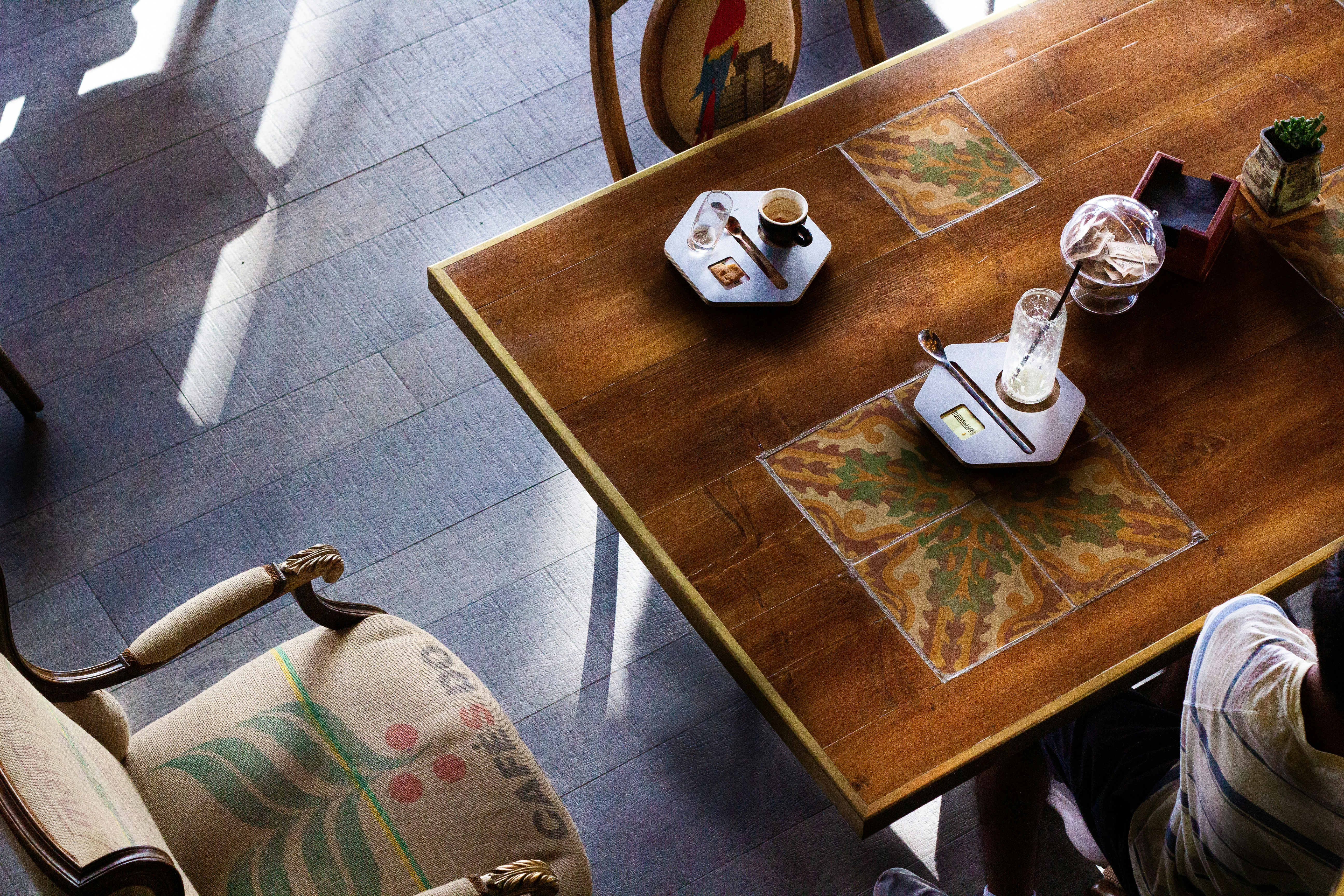 순례길 여행자들은 힙색에 뭘 넣고 다니나요?